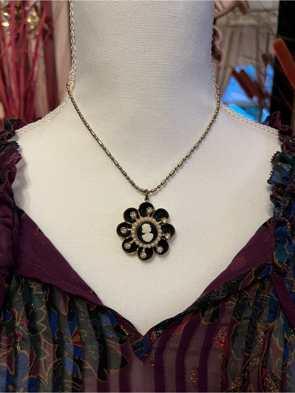 Vintage 1950s Coro “Mourning” Style Floral Cameo Pendant Necklace